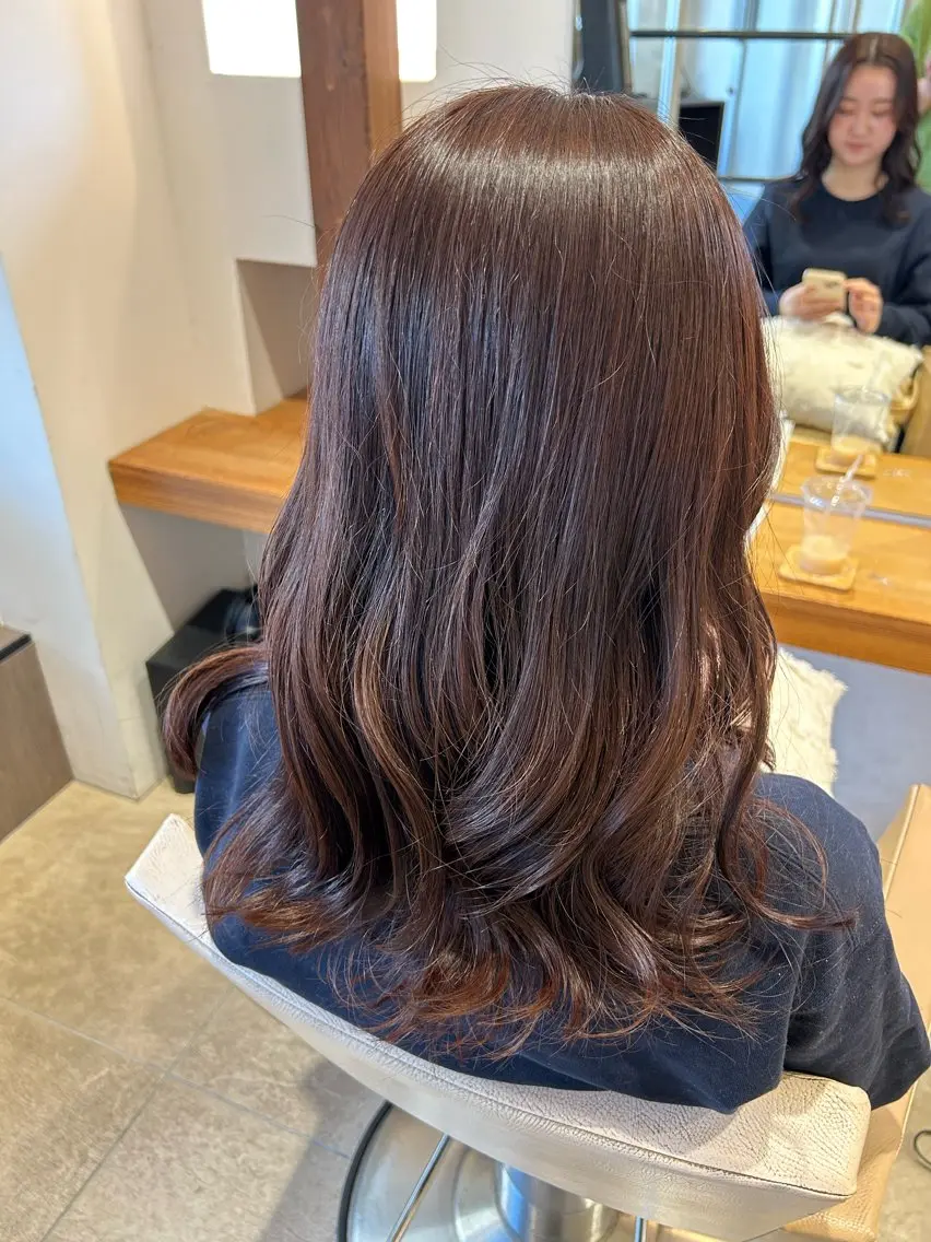 ロング カラー 柳内 まゆのヘアスタイル