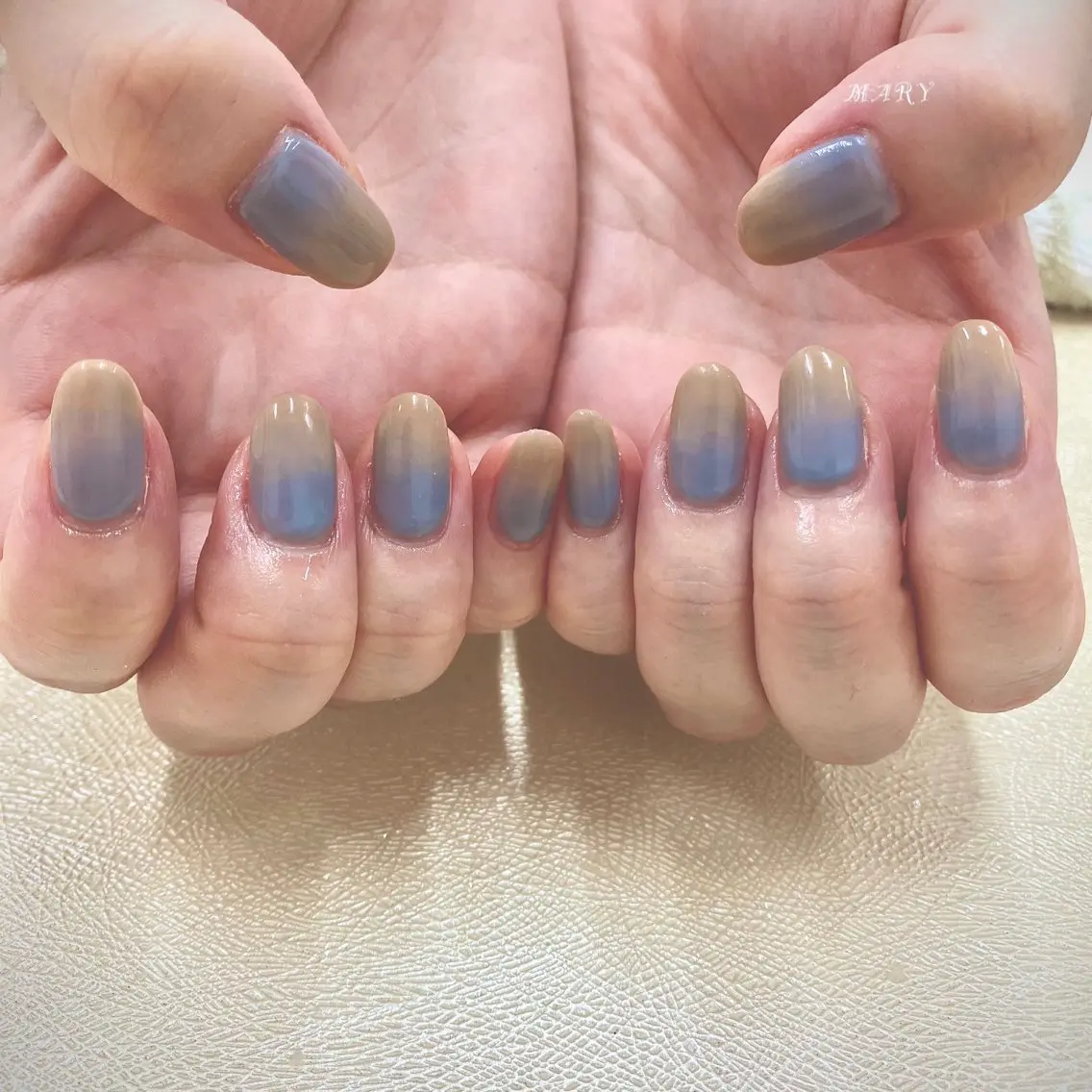ネイル ブルー グラデーション ニュアンスネイル ワンカラーネイル ハンドネイル Mary nail .narumiのネイルデザイン