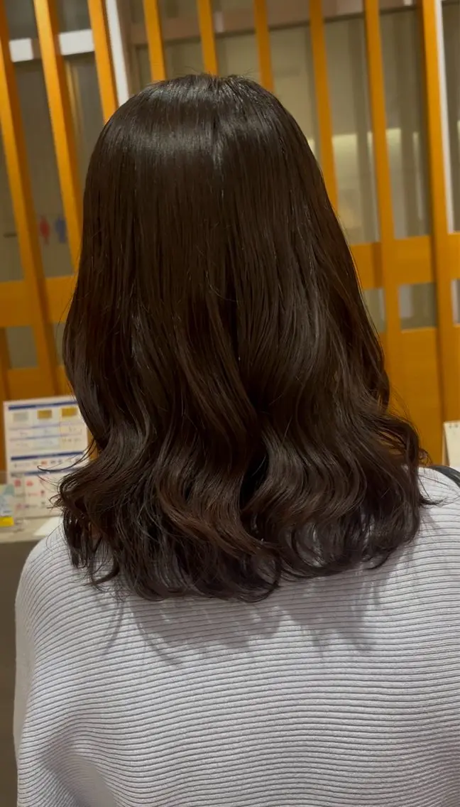 ミディアム パーマ ミディアムパーマ カット パーマ コテ巻き風パーマ✨ かつみのヘアスタイル