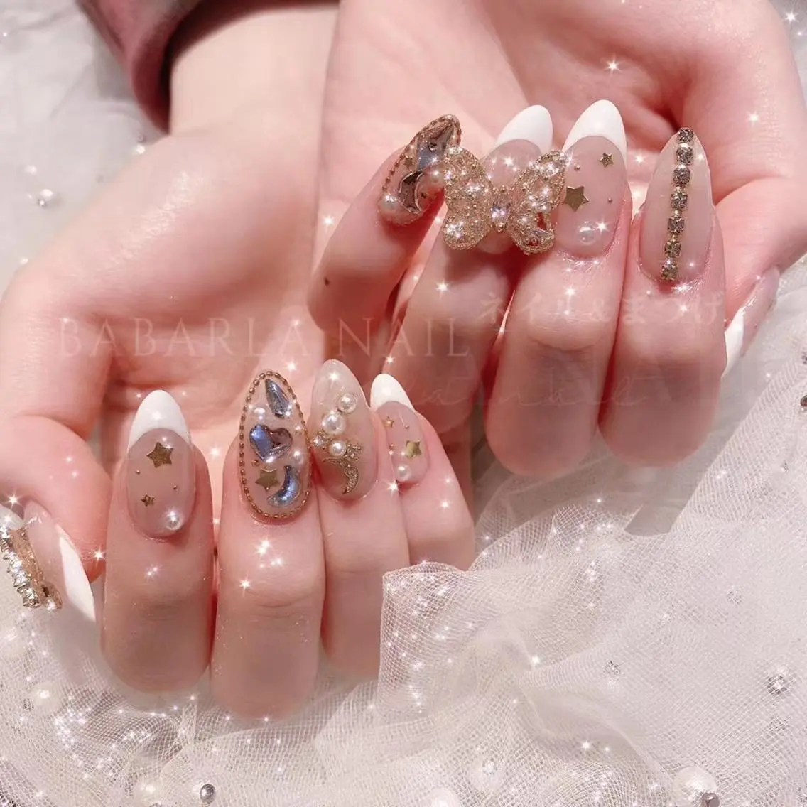 ネイル フレンチネイル ストーンネイル ホワイト Babarla Nailのネイルデザイン