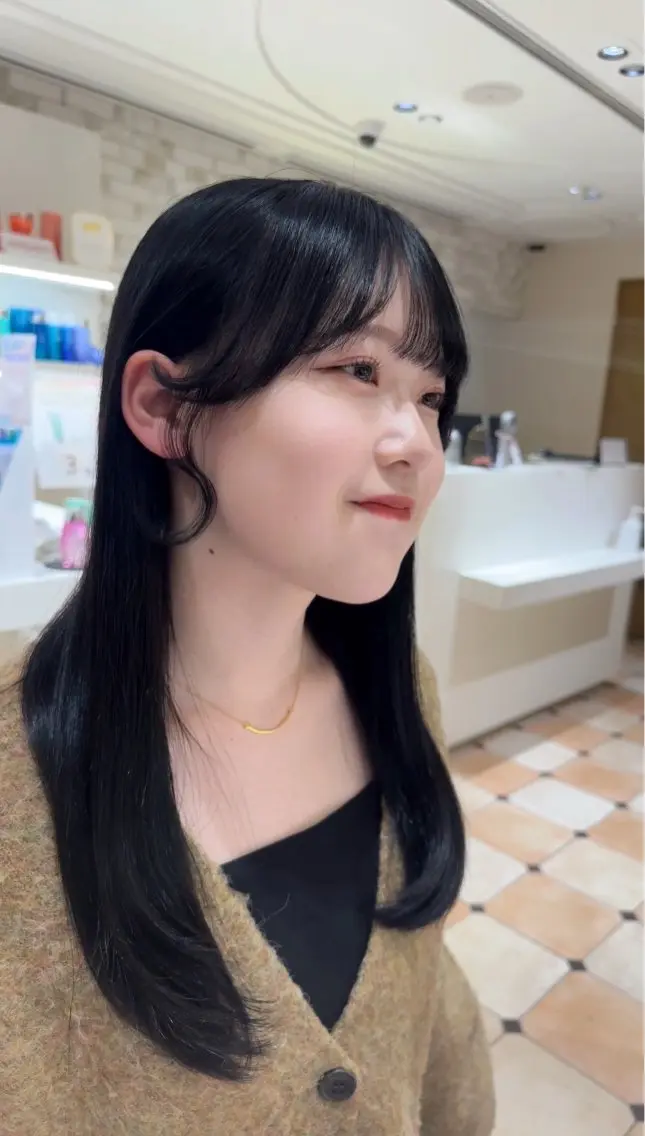 前髪、顔周りカット➕透明感カラー➕髪質補修トリートメント🥀　頭皮マッサージ付き✨の写真