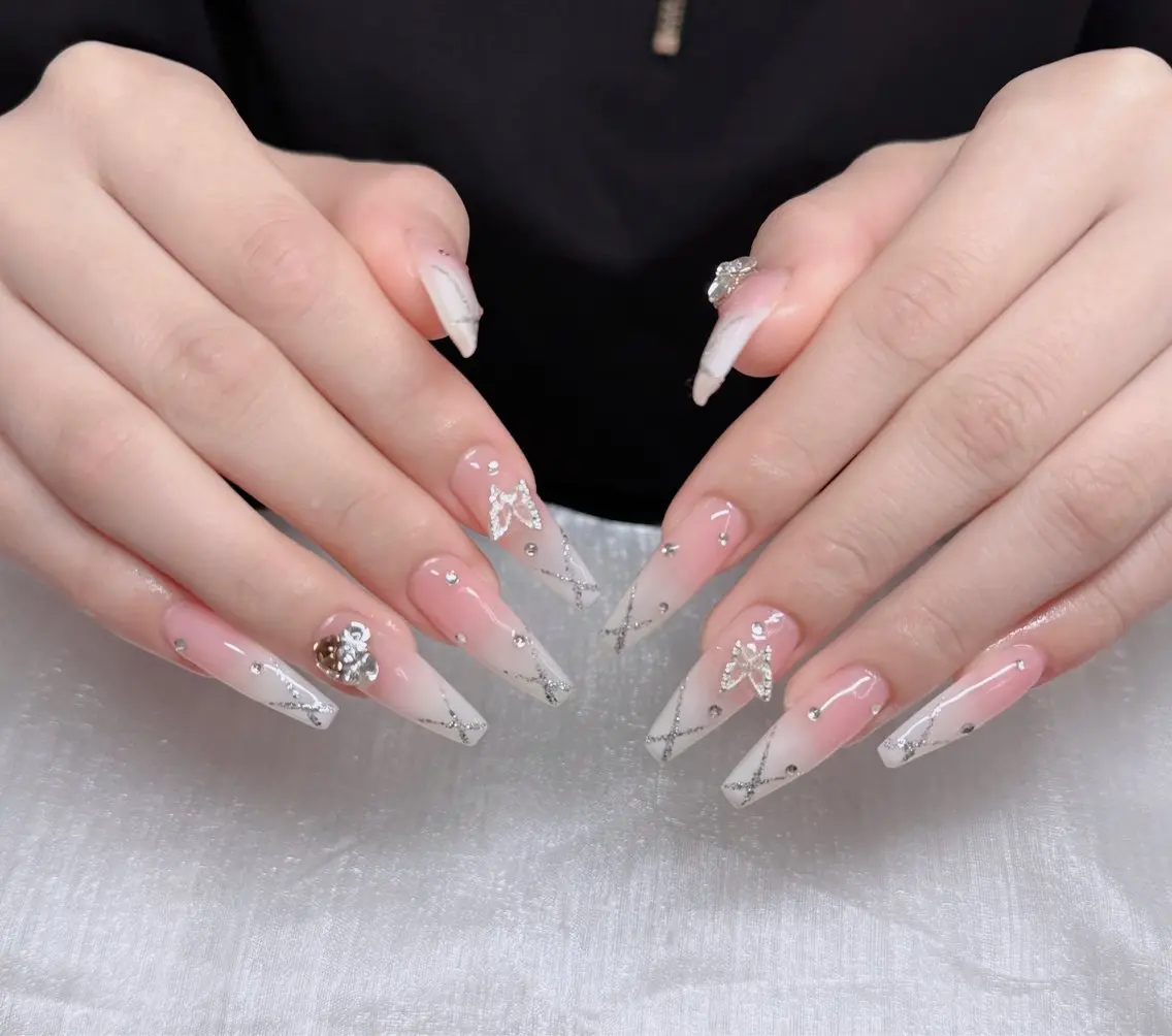 ネイル オーロラネイル フレンチネイル ジェルネイル ハロウィン キラキラネイル H.baby Nail Salonのネイルデザイン