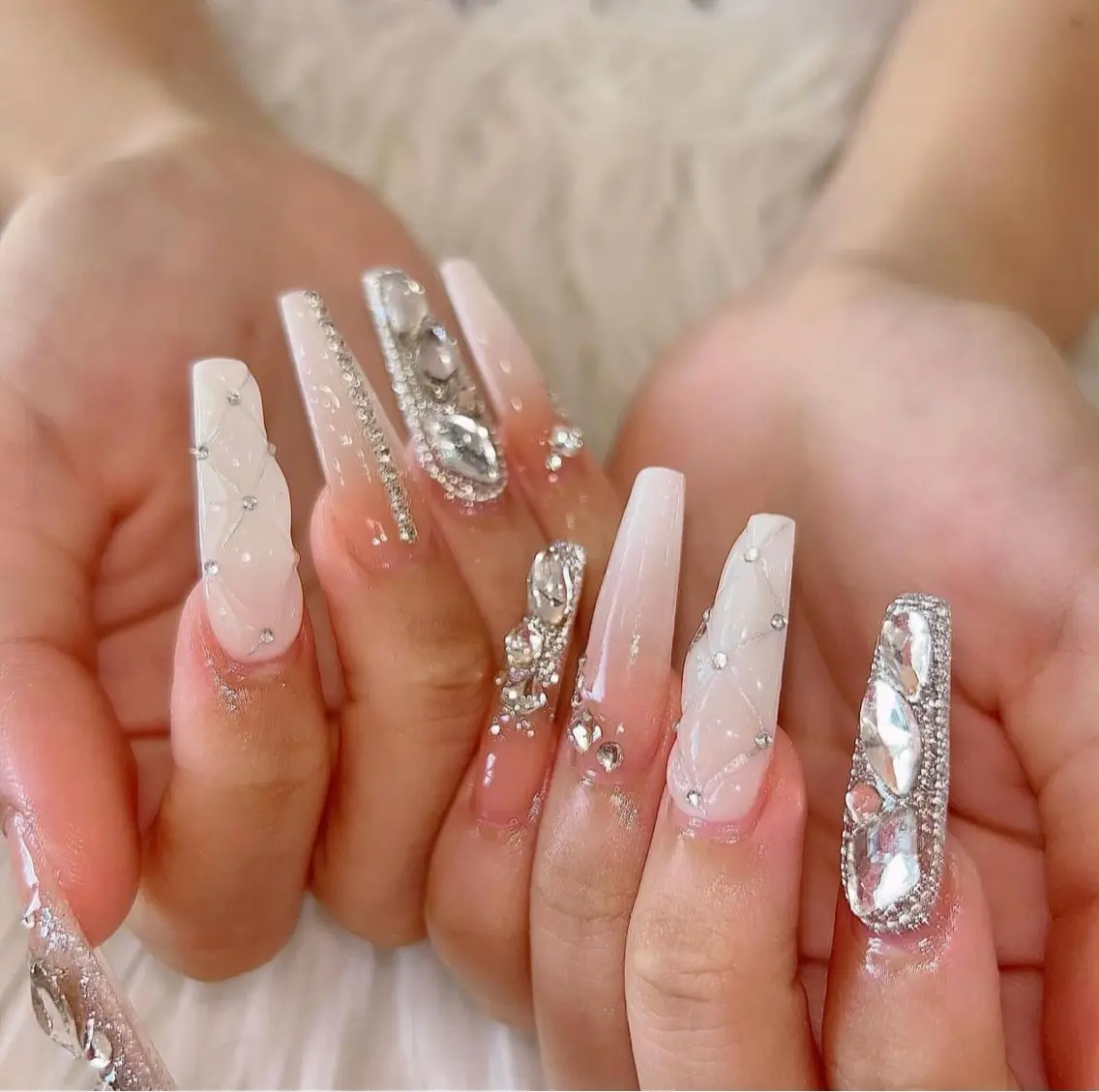 ネイル グラデーション キラキラネイル ワンカラーネイル 冬ネイル Jenn Nail Salonのネイルデザイン