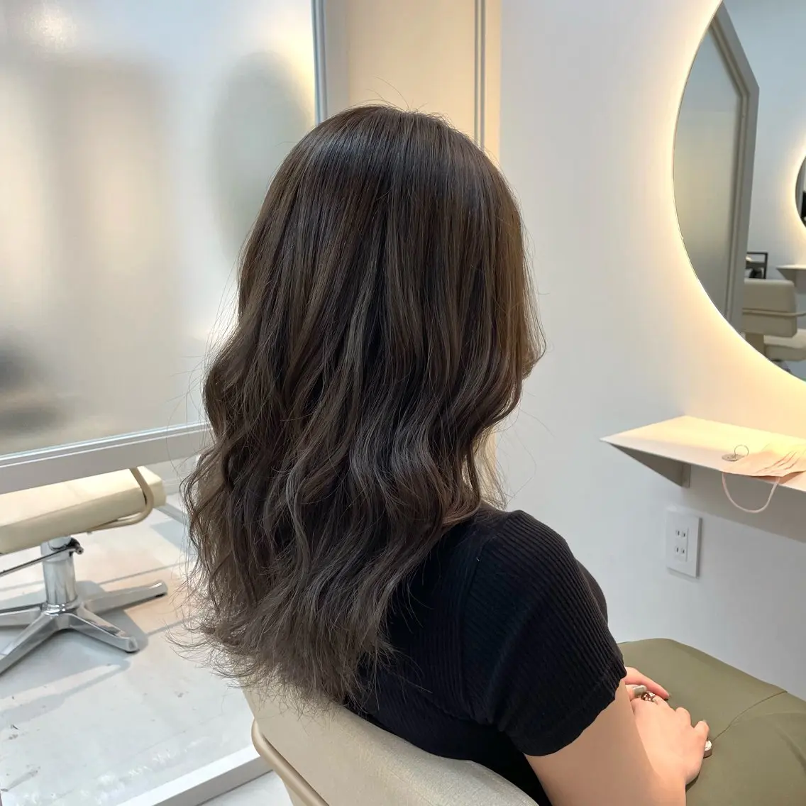 セミロング カラー 西村 真夜のヘアスタイル
