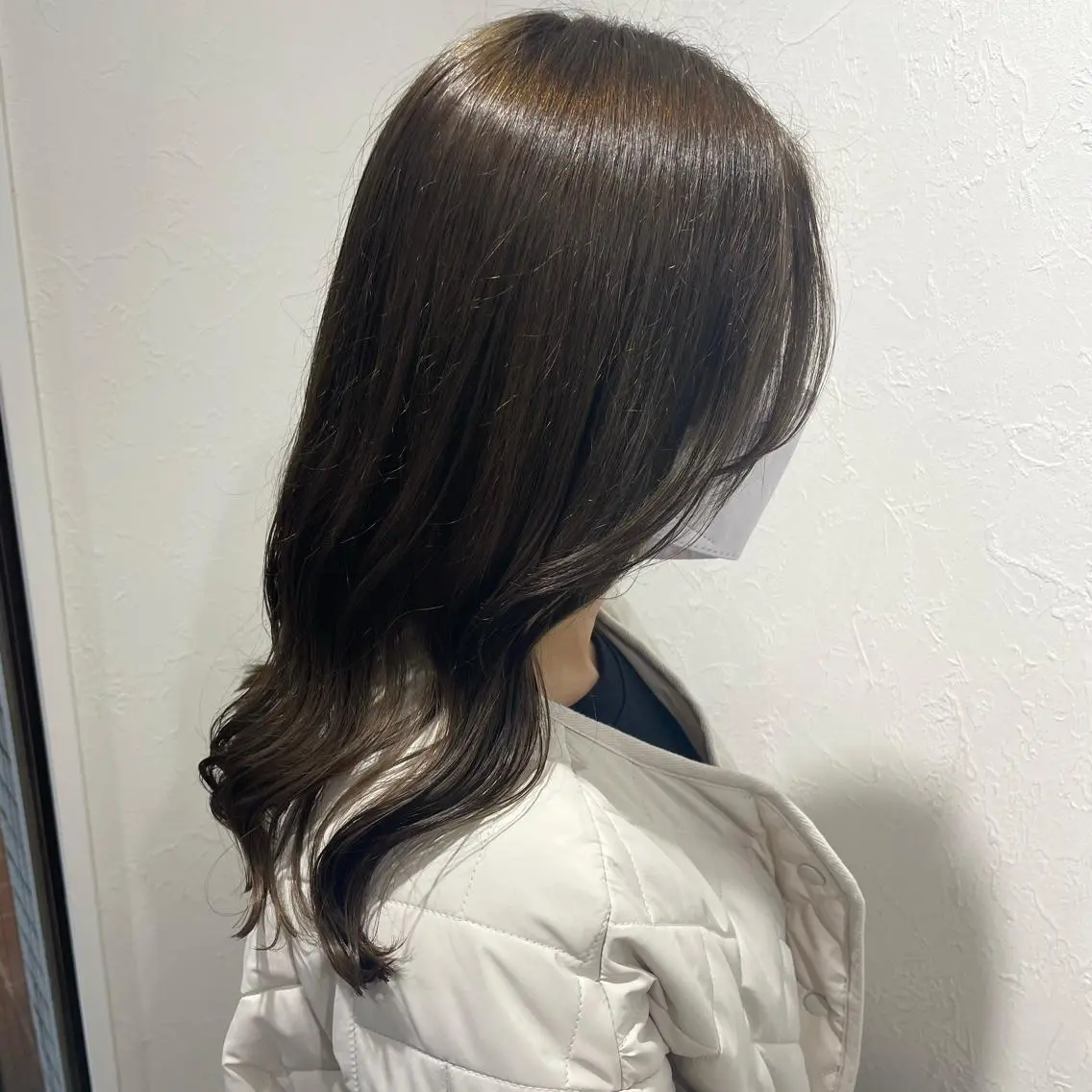 セミロング カラー shiho .のヘアスタイル