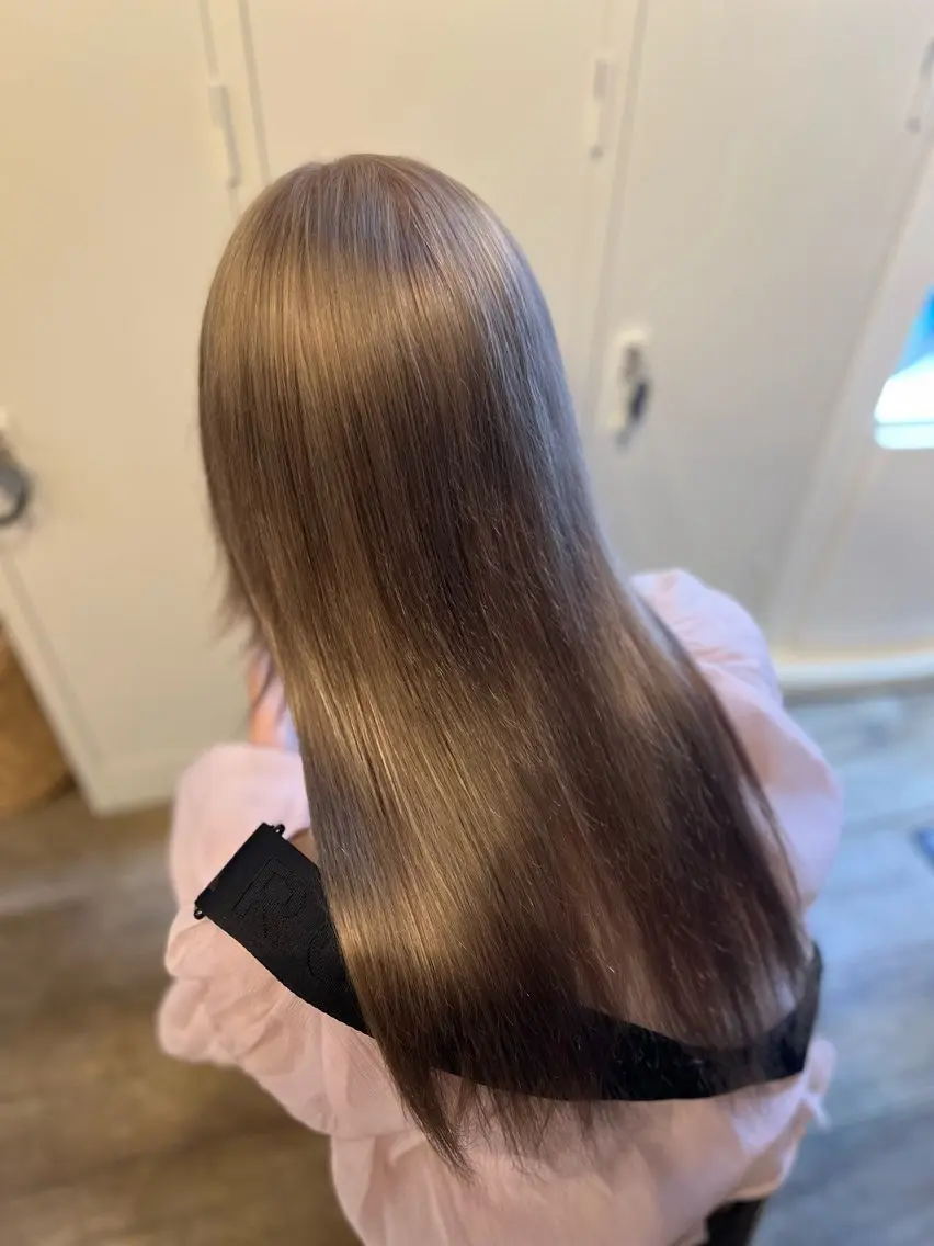 セミロング カラー ベージュカラー ブリーチ ハイトーンカラー ハイトーンベージュ ホワイトベージュ カット ヘアカラー トリートメント Liere Muuのヘアスタイル