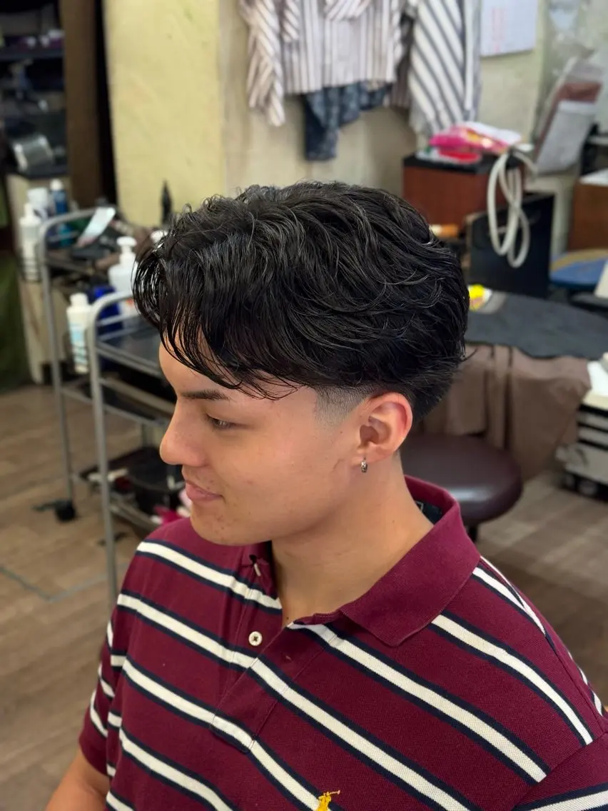 ショート パーマ メンズ フェードカット フェザーパーマ メンズパーマ カット パーマ カンタ/メンズカット /フェード/新宿のヘアスタイル