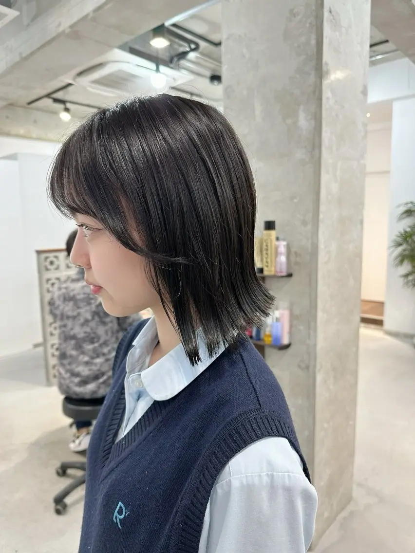 セミロング 切りっぱなしボブ ボブ 顔周りカット カット ヘアカラー トリートメント カイリ /レイヤーカットのヘアスタイル