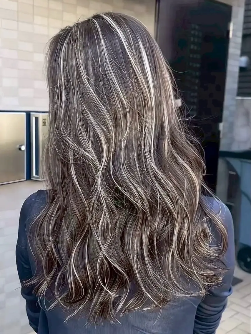 ロング ヘアカラー 大人の海外ハイライト coconoのヘアスタイル