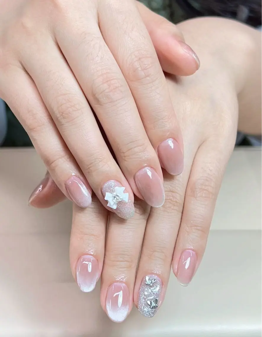 ネイル オーロラネイル 長さ出し フレンチネイル ジェルネイル ガラスフレンチ ハンドネイル 🌟桜beauty 🌟プロ ネイリストのネイルデザイン