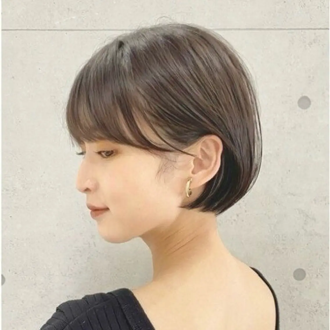 ショート 丸みショート ショートヘア mina / 透明感ベージュカラーのヘアスタイル