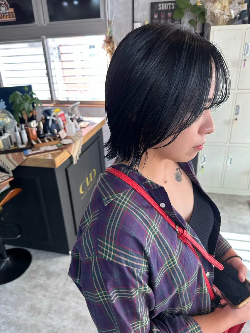 ショート 切りっぱなしボブ ショートボブ ハンサムショート 丸みショート ボブ カット ヘアカラー トリートメント モテ髪/ボブ/ショー ト/アダチフウトのヘアスタイル