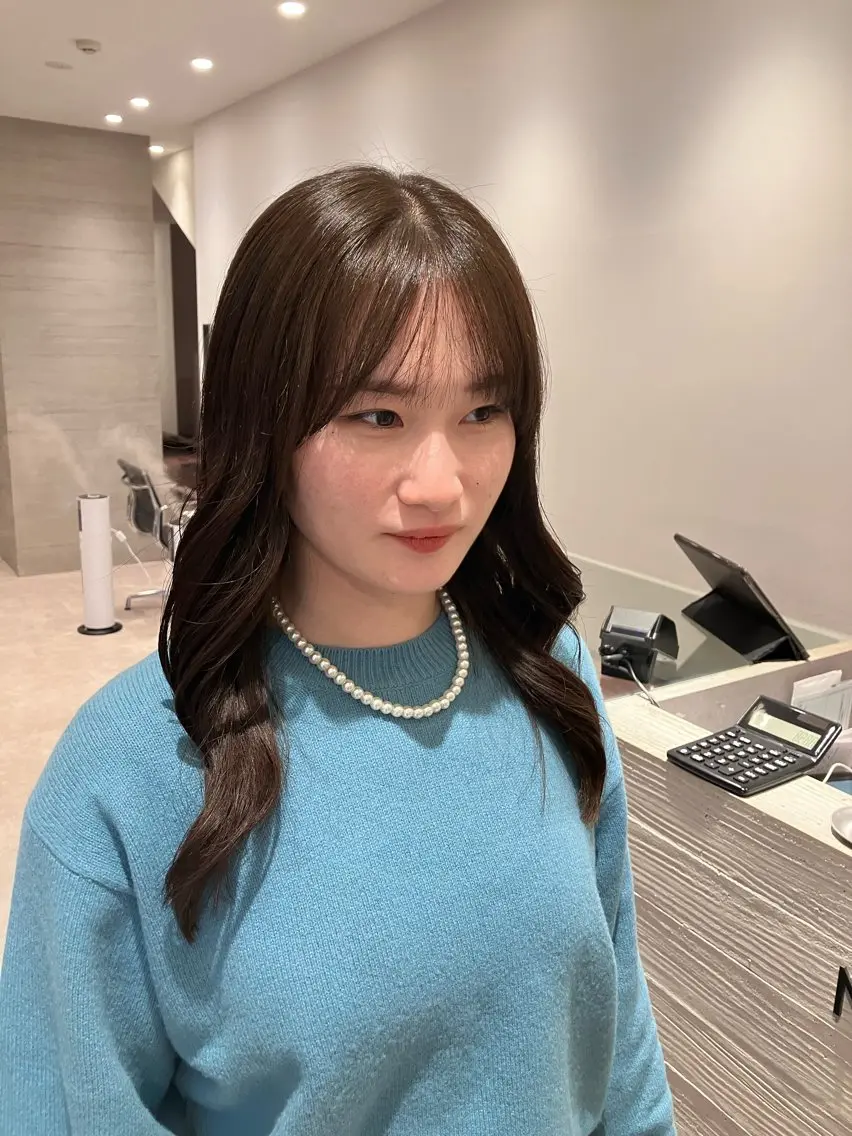 ロング カラー サキ🤍ハイトーン 🪩レイヤーカットのヘアスタイル