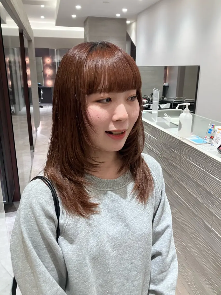 セミロング レイヤーカット サキ🤍ハイトーン 🩰くびれ巻きヘアのヘアスタイル