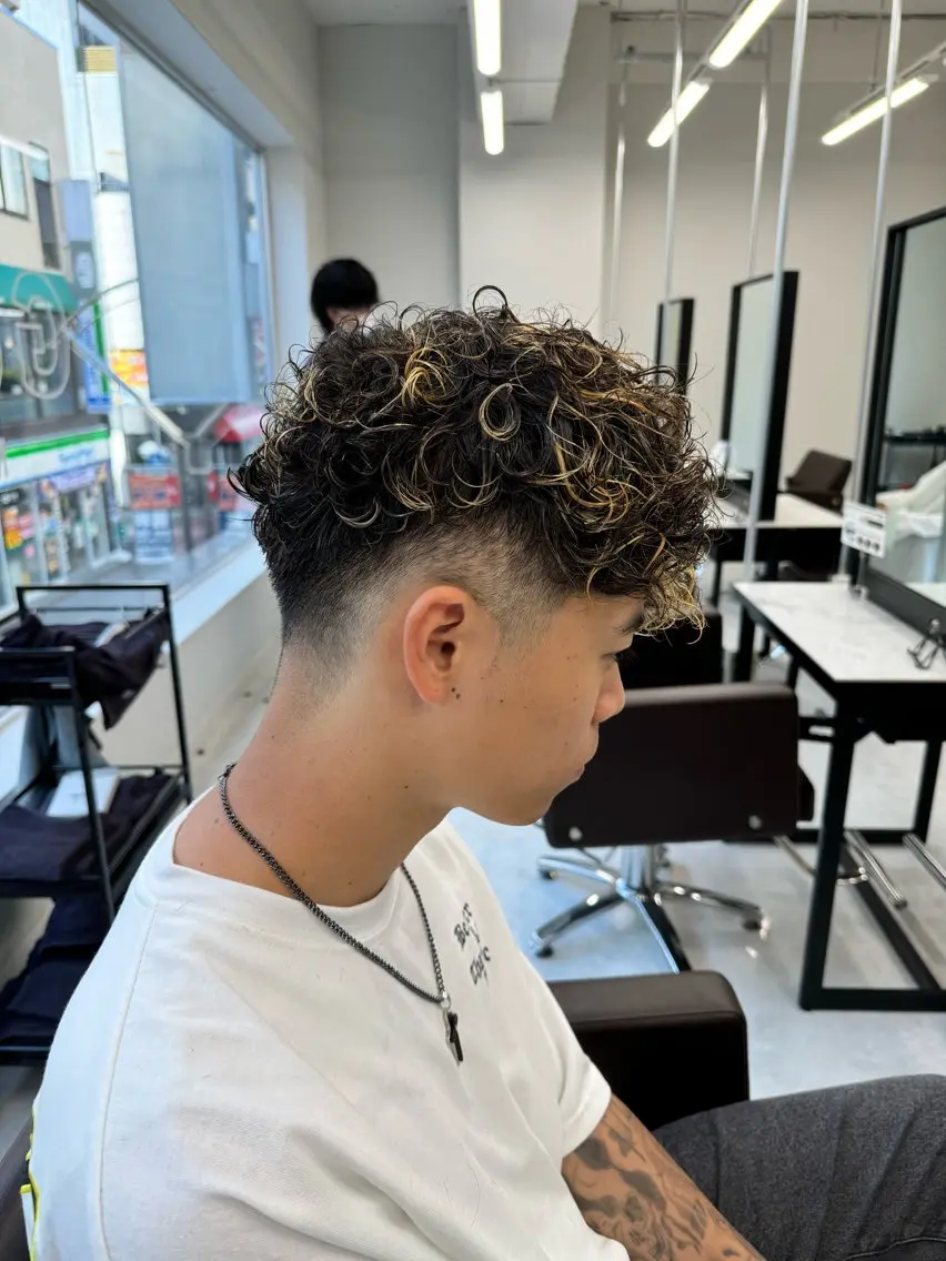ショート パーマ メンズ スペインカール カット パーマ メンズパーマ名人 TAKUMAのヘアスタイル