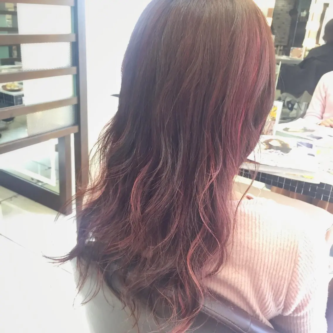 ロング カラー ブリーチ ハイライトカラー ピンクカラー ハイライト 大平 美沙のヘアスタイル