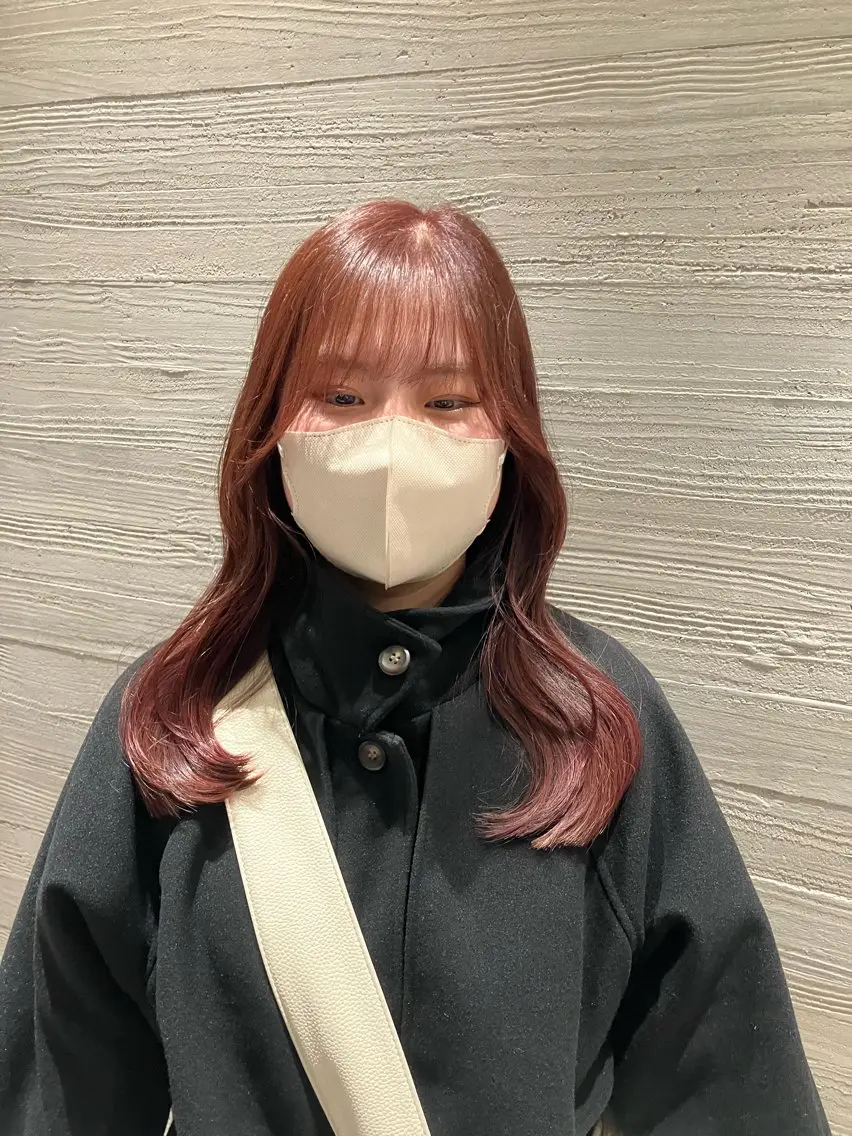 ミディアム カラー ブラウンカラー ピンクカラー ピンクブラウン サキ🤍ハイトーン 🩰くびれ巻きヘアのヘアスタイル