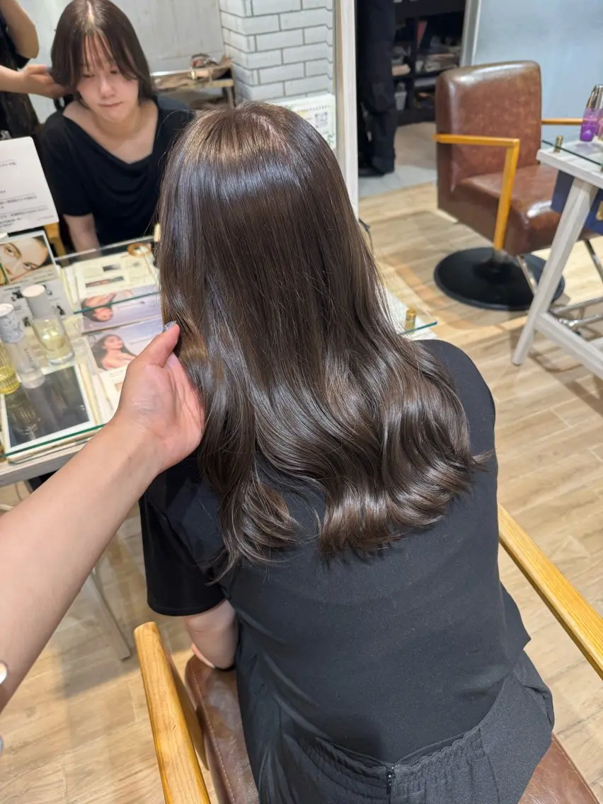 セミロング カラー アッシュ アッシュグレー アッシュグレージュ ブリーチ グレージュ ヘアカラー トリートメント エクステ 🍀ブリーチ/艶カラ ー🍀 コイケのヘアスタイル