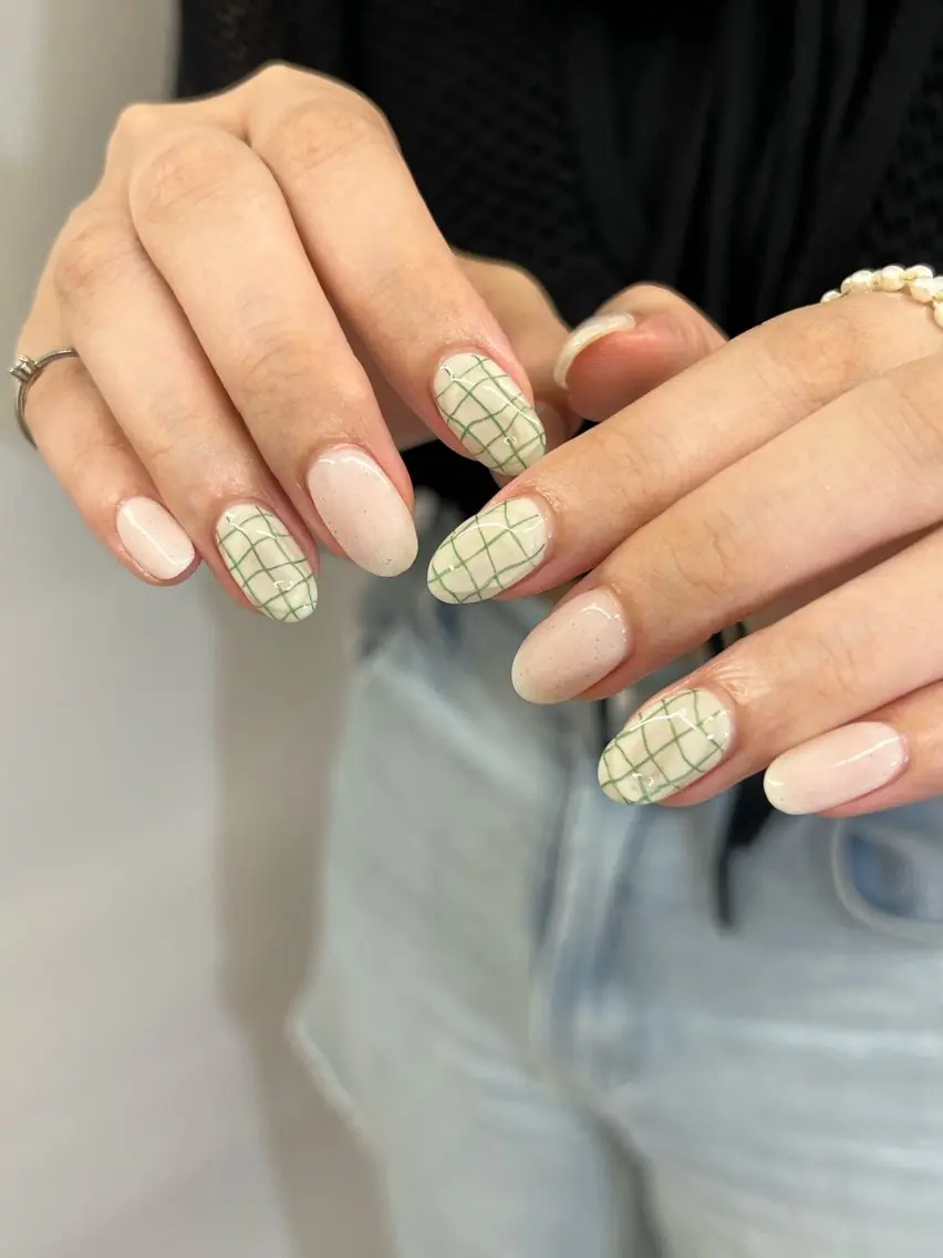 ネイル ジェルネイル グリーン マグネットネイル ニュアンスネイル パラジェル ハンドネイル ハンドケア Bana_ Nailのネイルデザイン