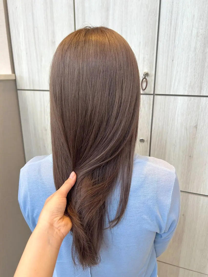 ロング カラー ベージュカラー ミルクティーベージュ ヘアカラー emusalon . Akika‎✮*｡ﾟのヘアスタイル