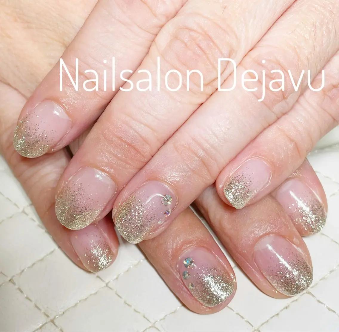 ネイル アートネイル グラデーション キラキラネイル ラメ(グリッター) ラメグラデーション ハンドネイル Nail salon Dejavu 🌿のネイルデザイン
