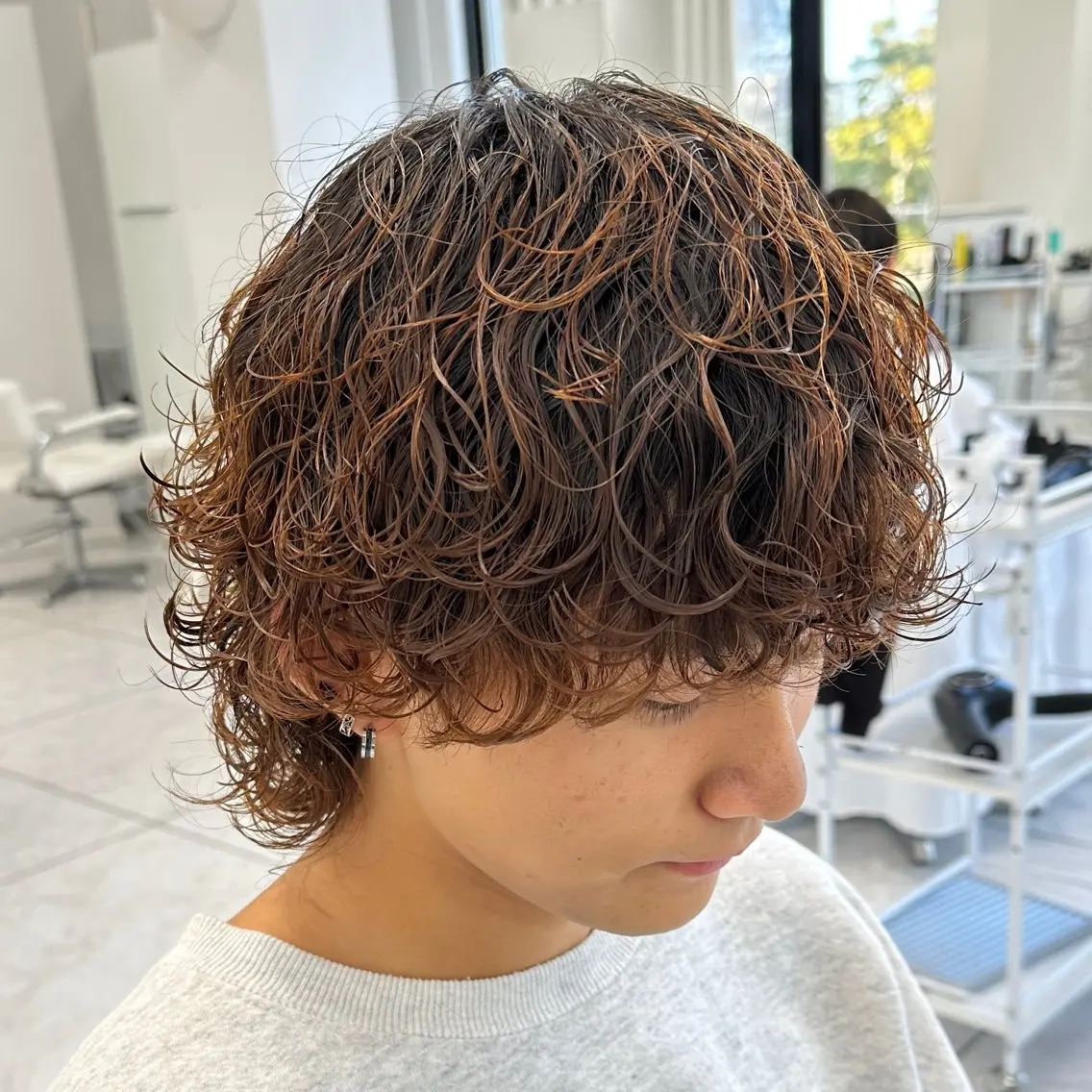 ショート カラー パーマ ヘアアレンジ メンズ 波巻きパーマ メンズウルフカット ウルフカット カット パーマ 水谷 璃温のヘアスタイル