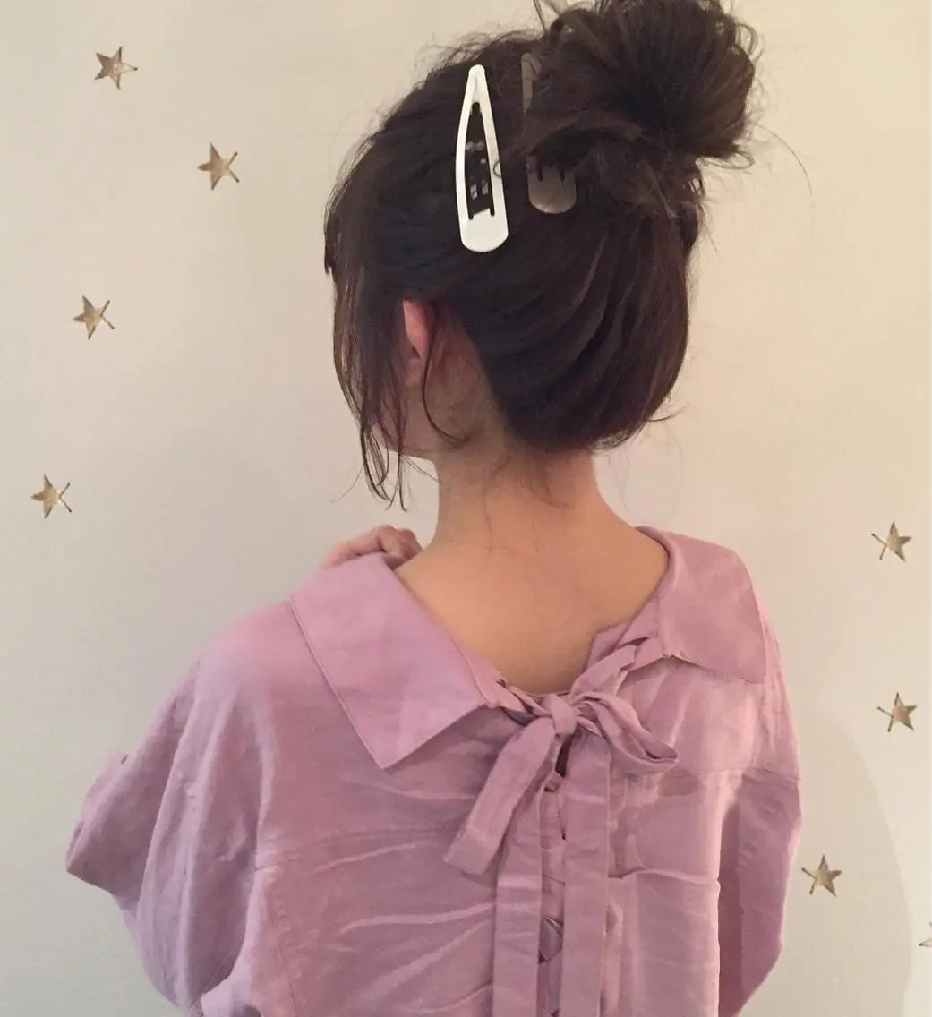 セミロング ヘアアレンジ おくれ毛 市川 千夏のヘアスタイル