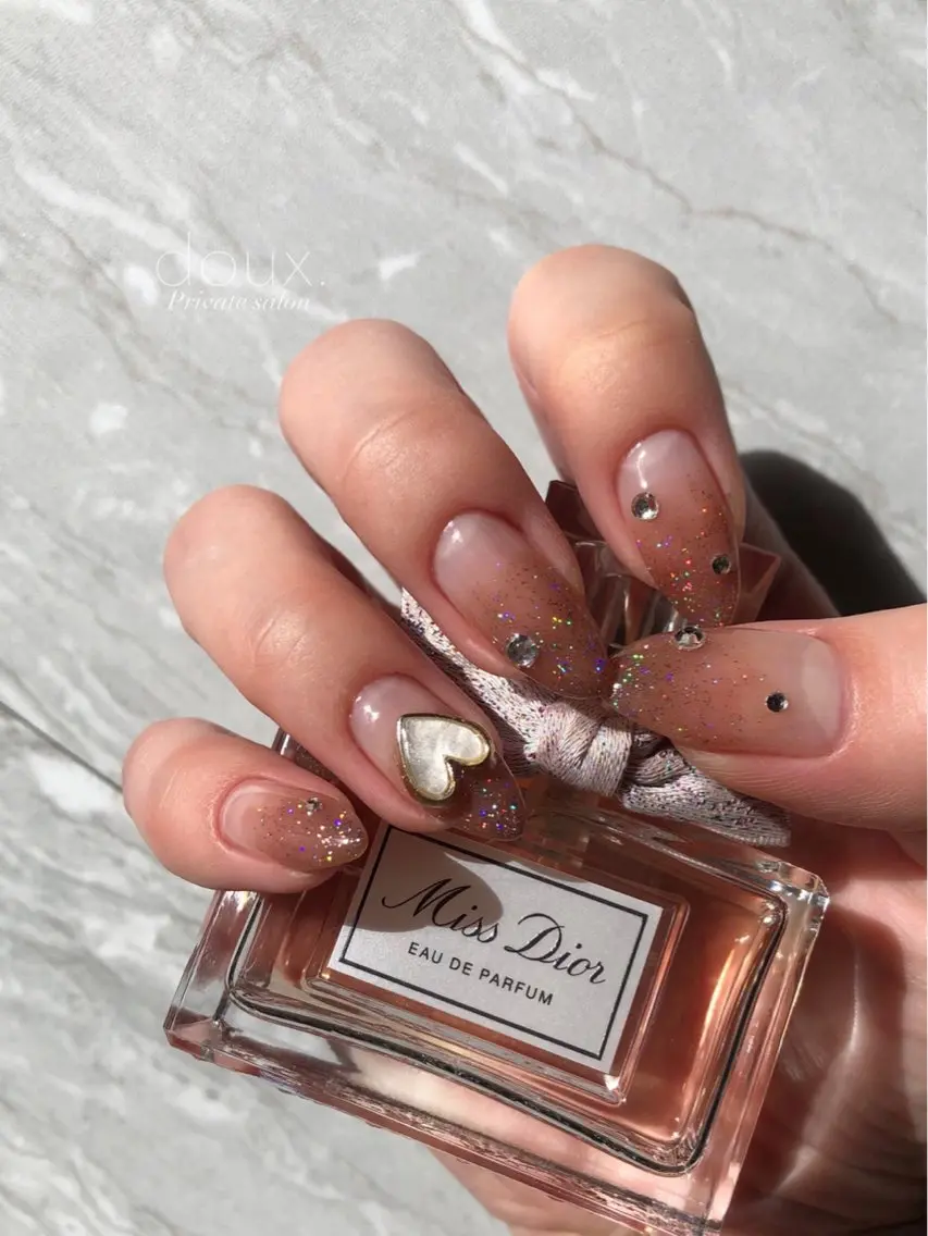 ネイル フラッシュネイル キラキラネイル 韓国ネイル ラメ(グリッター) マグネットネイル doux. nailのネイルデザイン