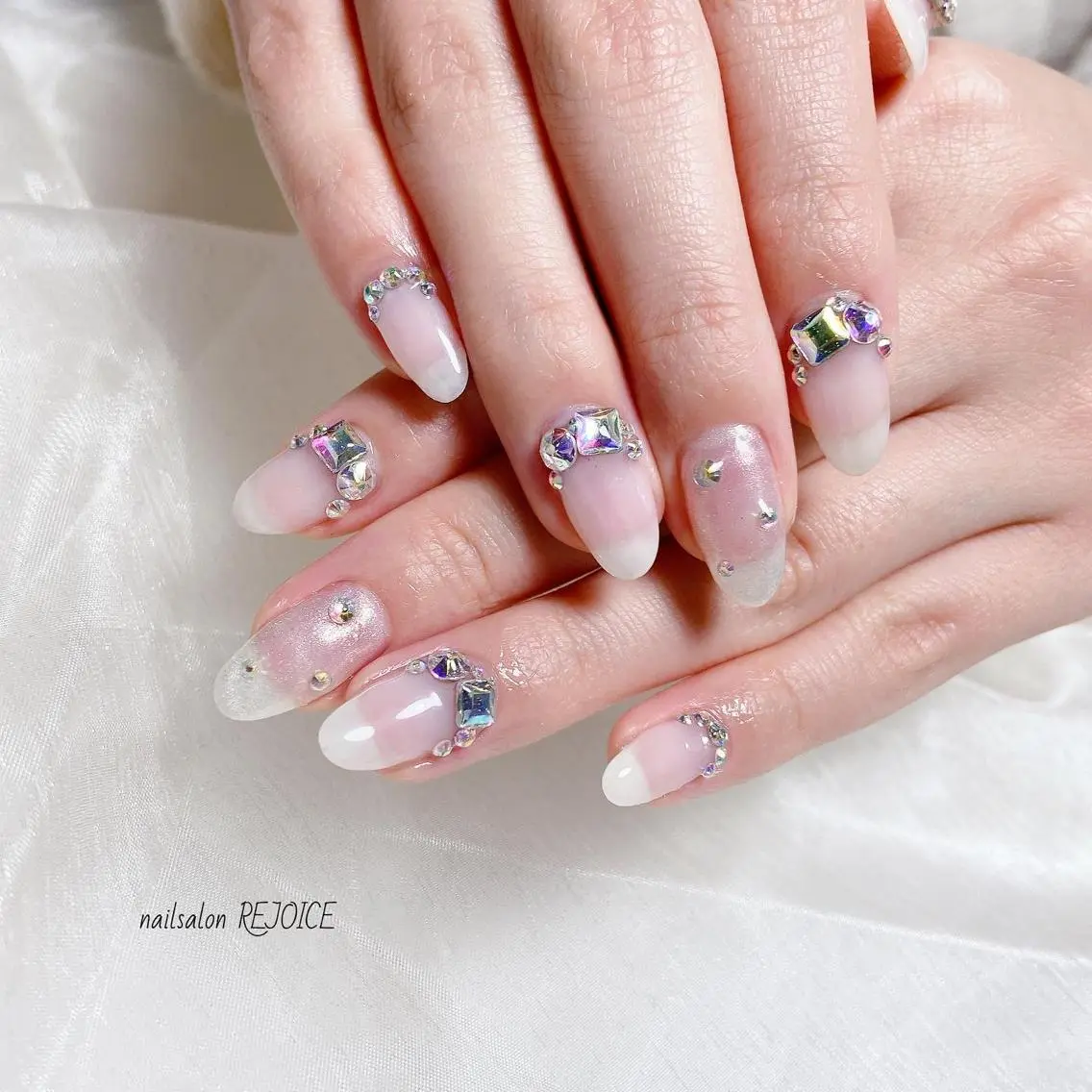 ネイル オーロラネイル ホワイト nailsalon REJOICEのネイルデザイン