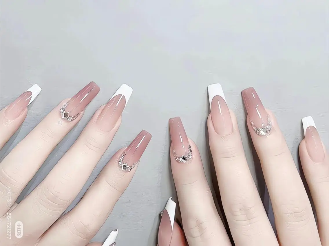 ネイル オーロラネイル チークネイル 長さ出し フットネイル フレンチネイル ハンドネイル ハンドケア Zz nail salonのネイルデザイン