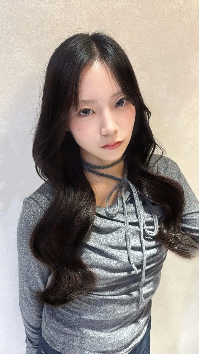 ロング くびれヘア 韓国風ヘア ヘアカラー トリートメント 𝐿𝑒𝑒 四ツ橋 𝑅𝐴𝑁𝐴のヘアスタイル