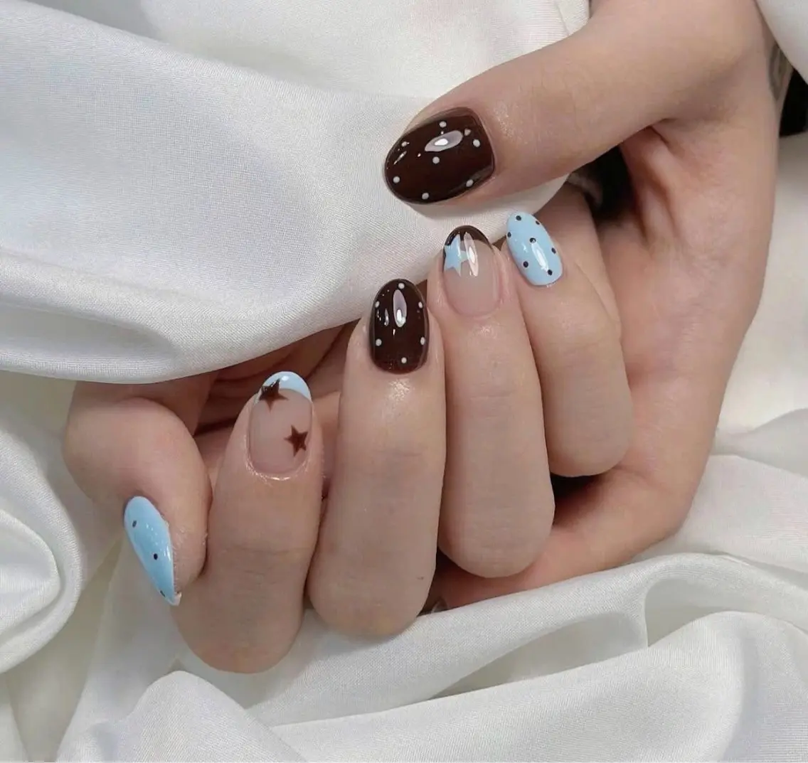 ネイル チークネイル 長さ出し フットネイル ジェルネイル 卒業式 𝓐𝓷𝓻𝓲 XiinhNailのネイルデザイン