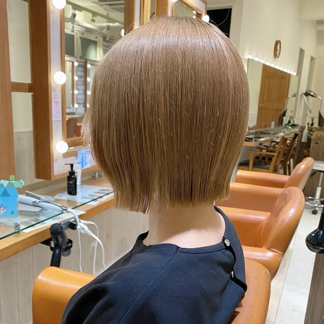 ショート 切りっぱなしボブ ボブ カット 🌸小島友梨香🌸 ブリーチカラーのヘアスタイル