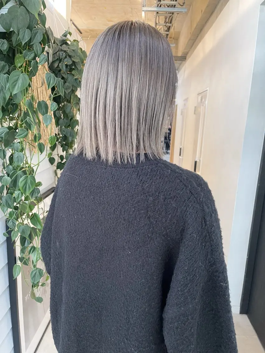 ミディアム カラー グレージュ ハイトーンカラー ボブ ヘアカラー トリートメント AiM 大名　似合わせカットのヘアスタイル