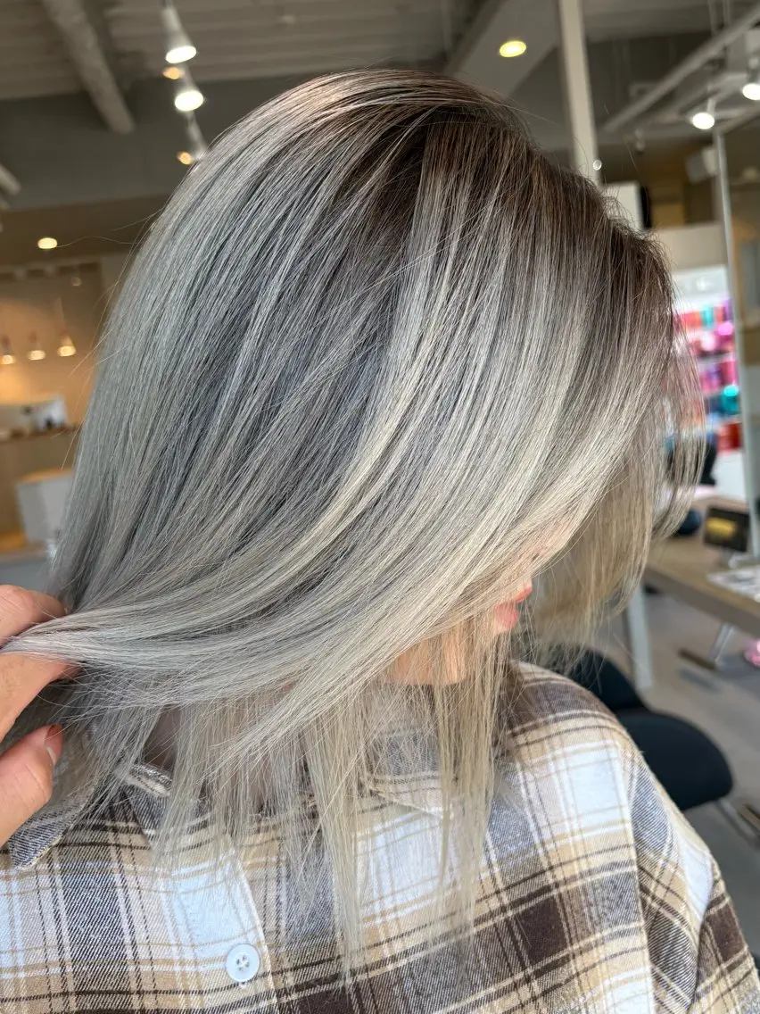 セミロング レイヤーカット HIRO ✂︎のヘアスタイル