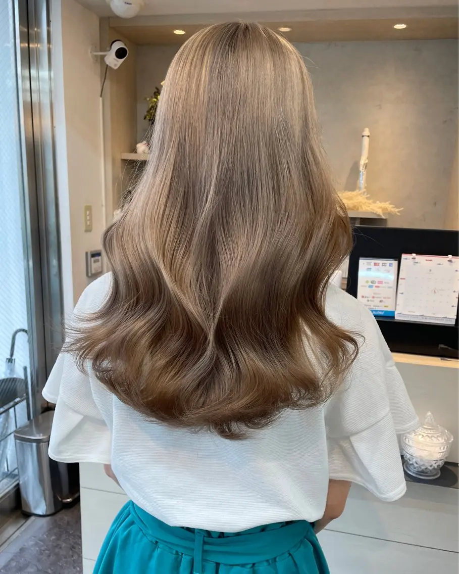 ロング カラー ベージュカラー ヘアカラー トリートメント 中山 ちかのヘアスタイル