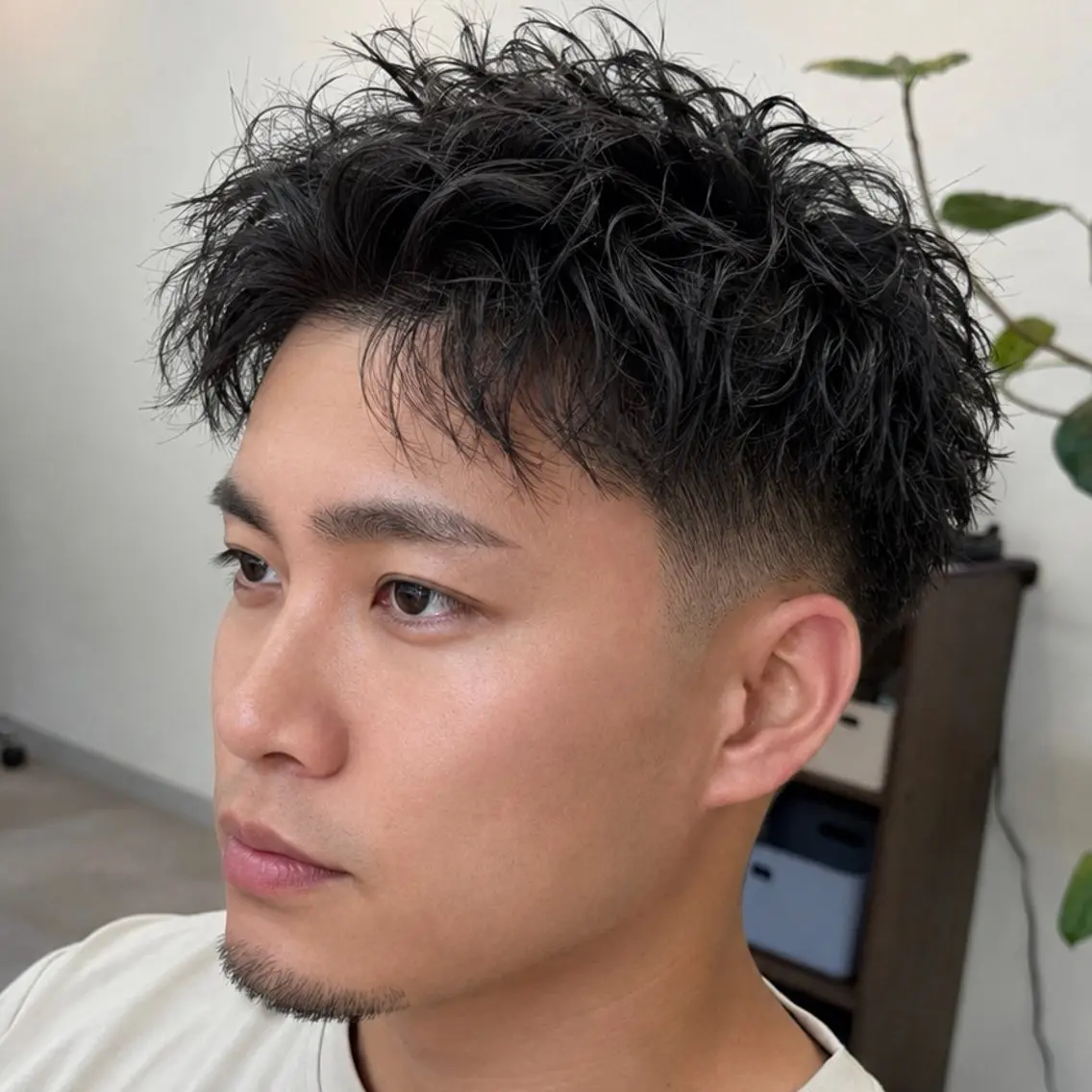 パーマ メンズ フェザーパーマ メンズパーマ スパイキーショート 波巻きパーマ ニュアンスパーマ カット パーマ 男の理想を叶える🔥 メンズパーマ特化|関のヘアスタイル