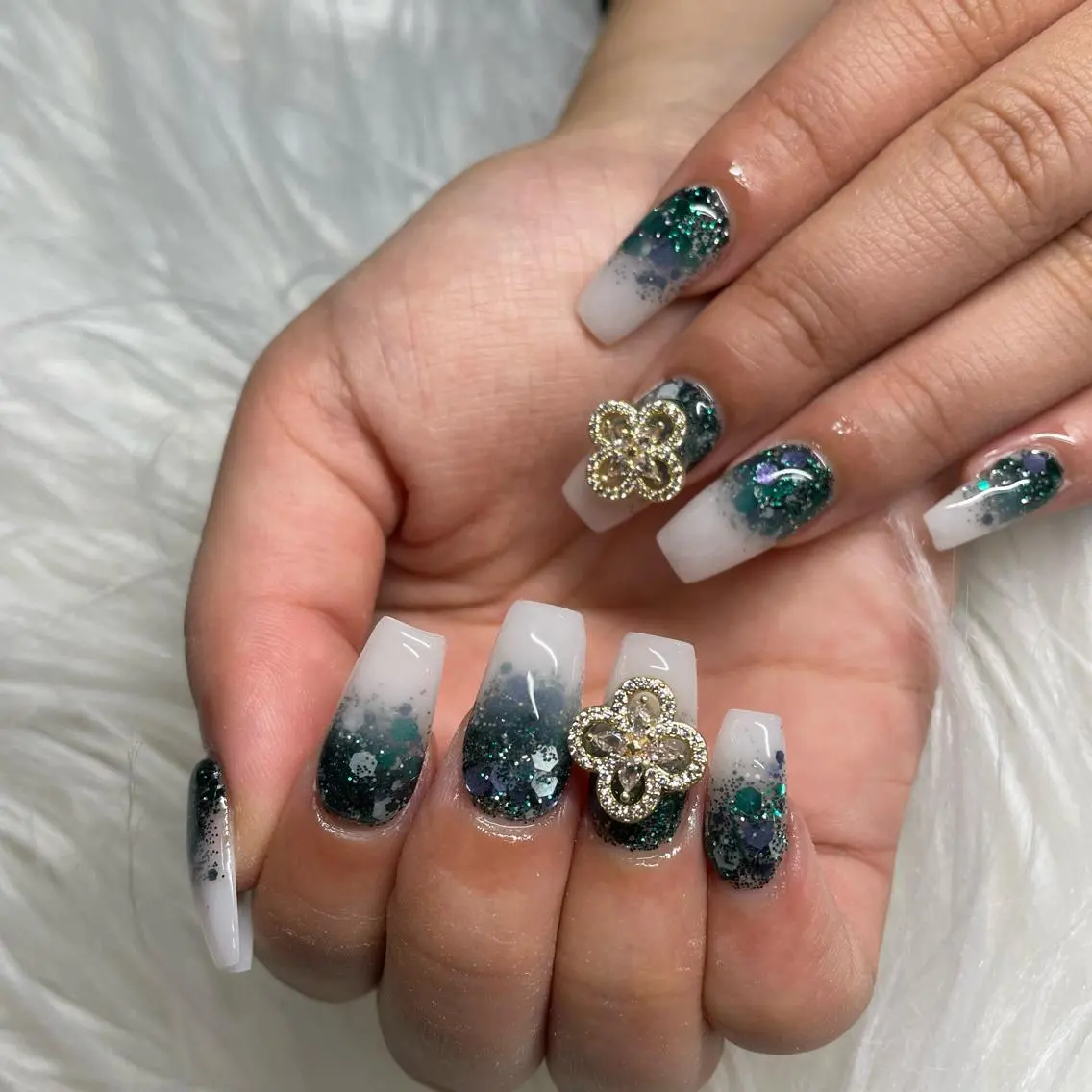 ミディアム ネイル Y. Sのネイルデザイン