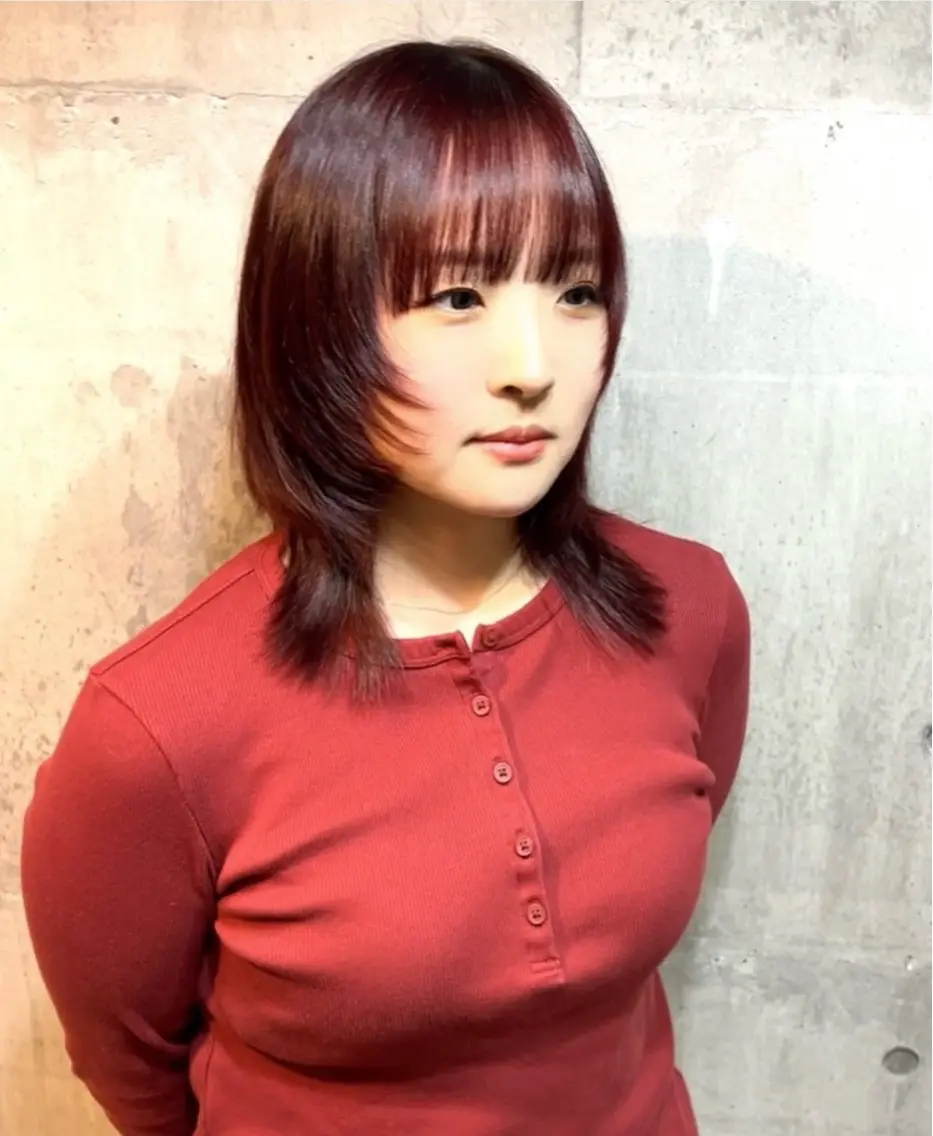 ミディアム カラー レッドカラー ハッシュカット ハッシュカット レイヤーカット 熊谷のヘアスタイル