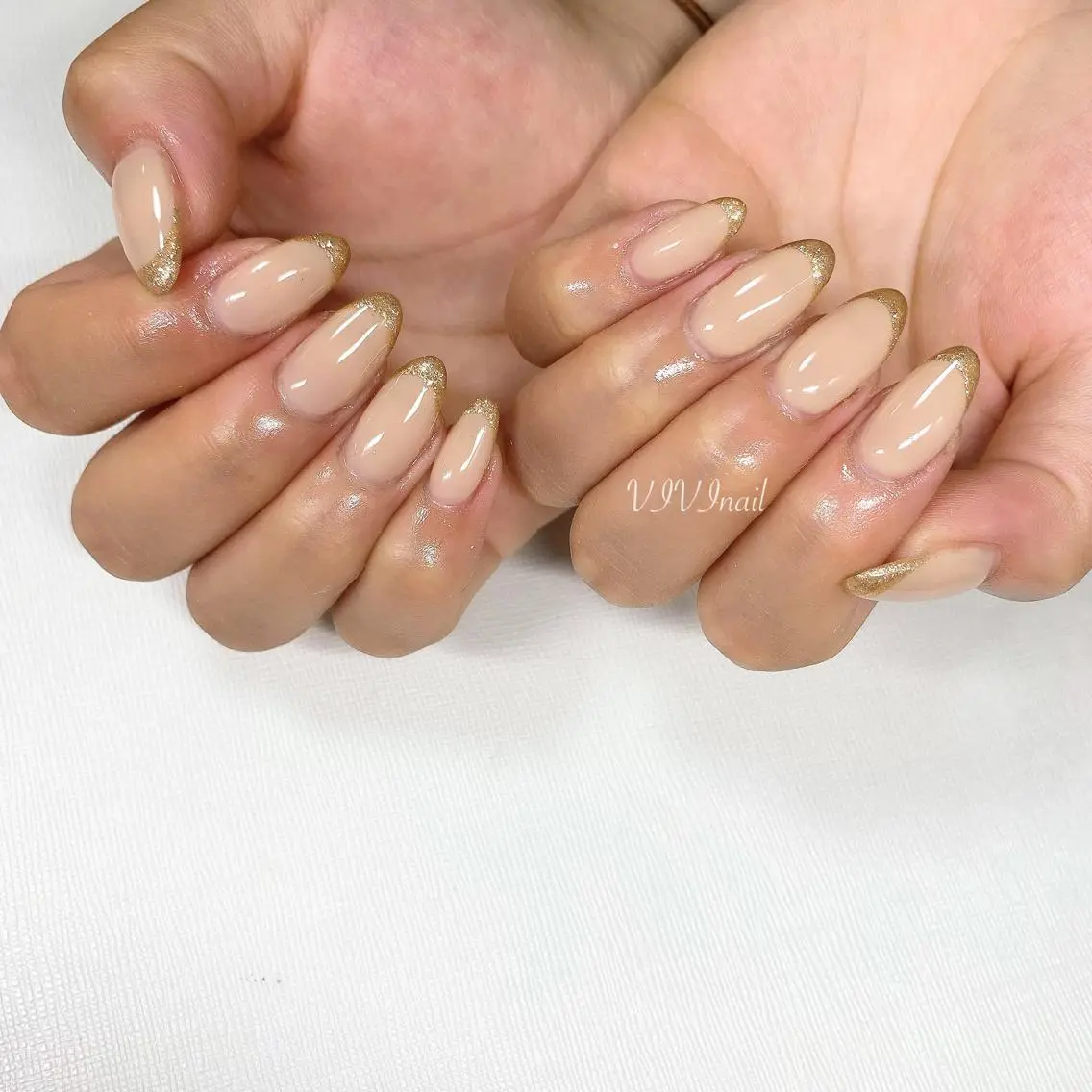 ネイル フレンチネイル ゴールド ラメ(グリッター) ハンドネイル vivi nailのネイルデザイン