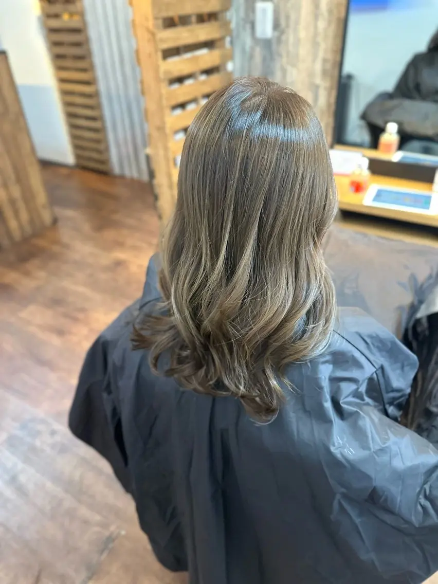 セミロング カラー アッシュ カット ヘアカラー Luzir⭐︎ GEN⭐︎のヘアスタイル