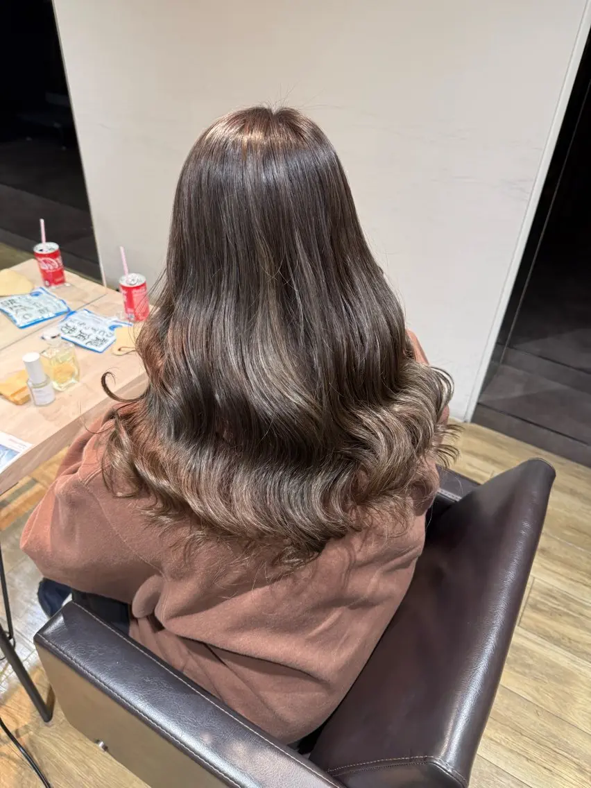 ロング ハイライト ヘアカラー 川畑 心子のヘアスタイル