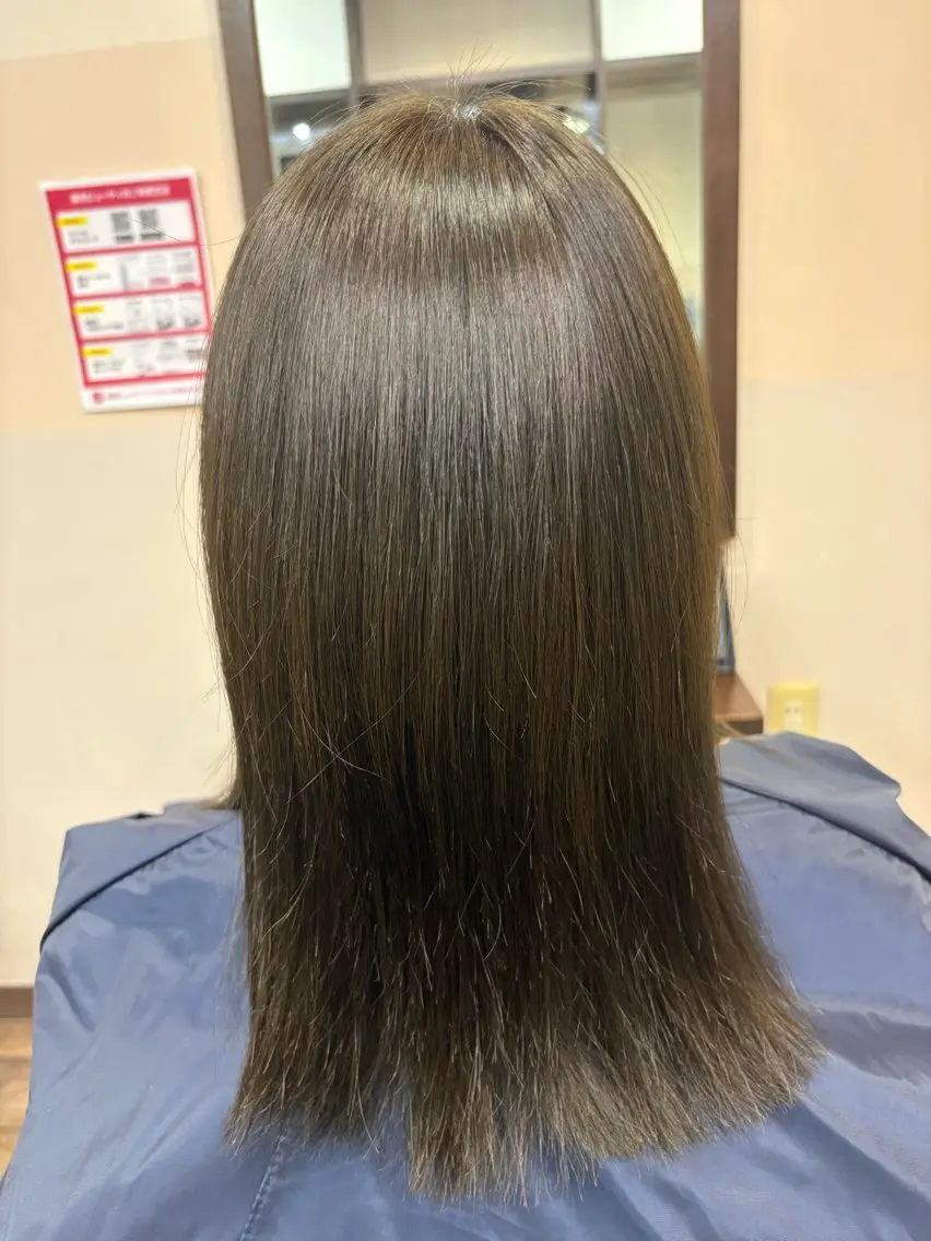 セミロング カラー グレージュ オリーブグレージュ オリーブグレー ヘアカラー オオミチ ワカナのヘアスタイル