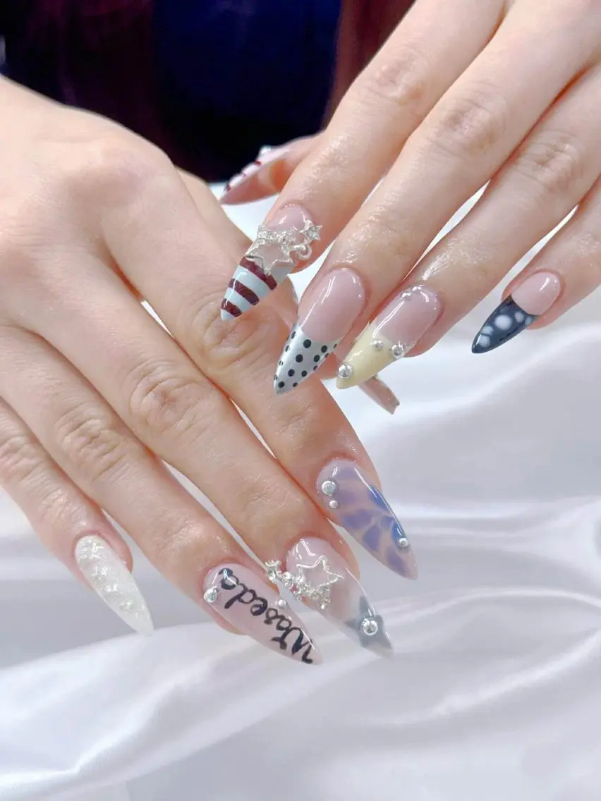 ネイル 桜ネイル フレンチネイル グラデーション 韓国ネイル マグネットネイル ハンドネイル Squen Nail shinjukuのネイルデザイン