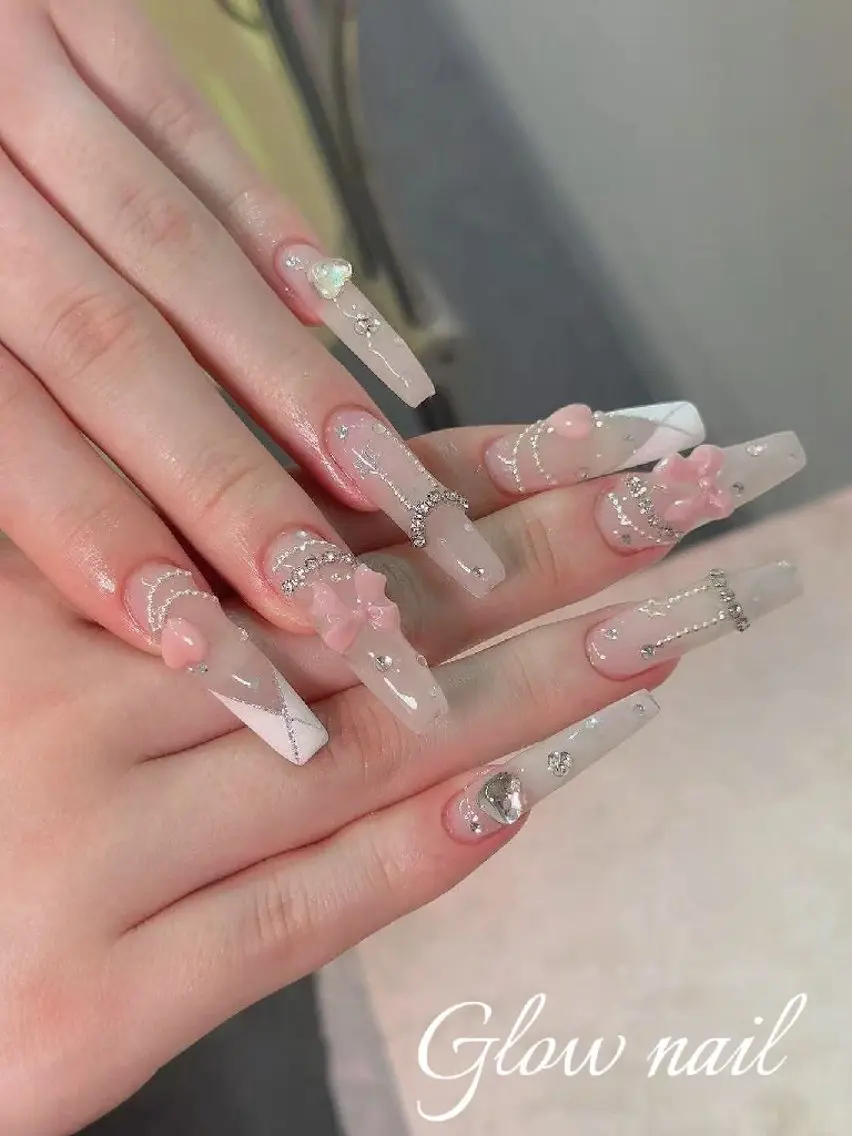 ネイル ハンドネイル グロー ネイルのネイルデザイン