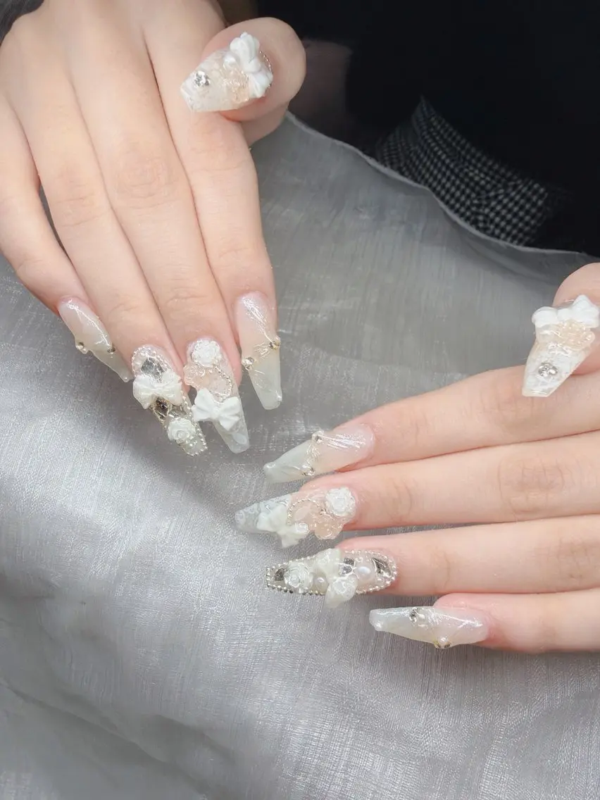 ネイル ハンドネイル Lee Nailsのネイルデザイン
