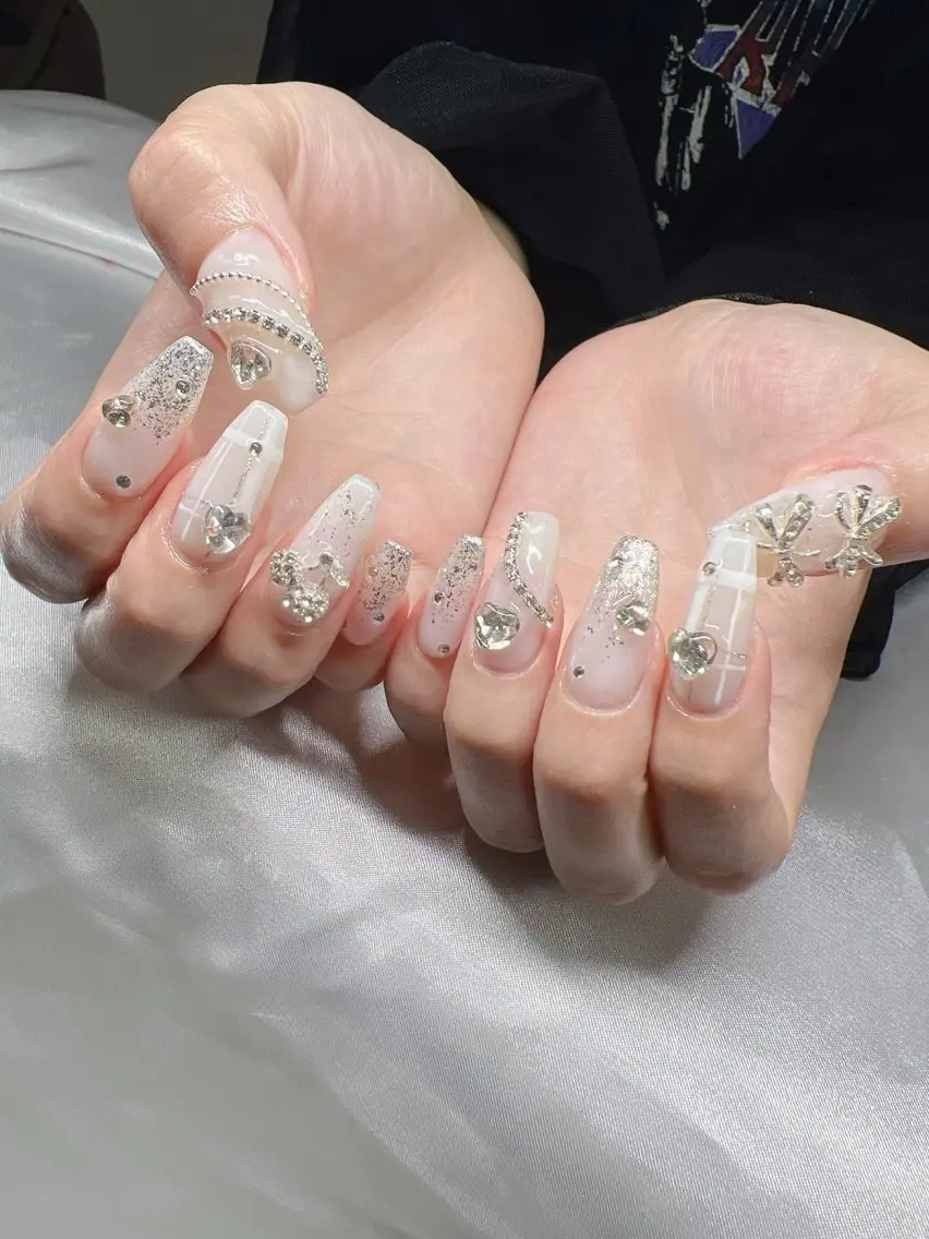 ネイル 長さ出し グラデーション 卒業式 キラキラネイル マグネットネイル Lee Nailsのネイルデザイン