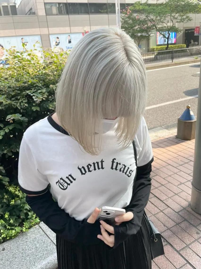 ❣️ケアブリーチ使用❣️ブリーチ(2回)+全体カラー+ケラスターゼカクテルトリートメントの写真
