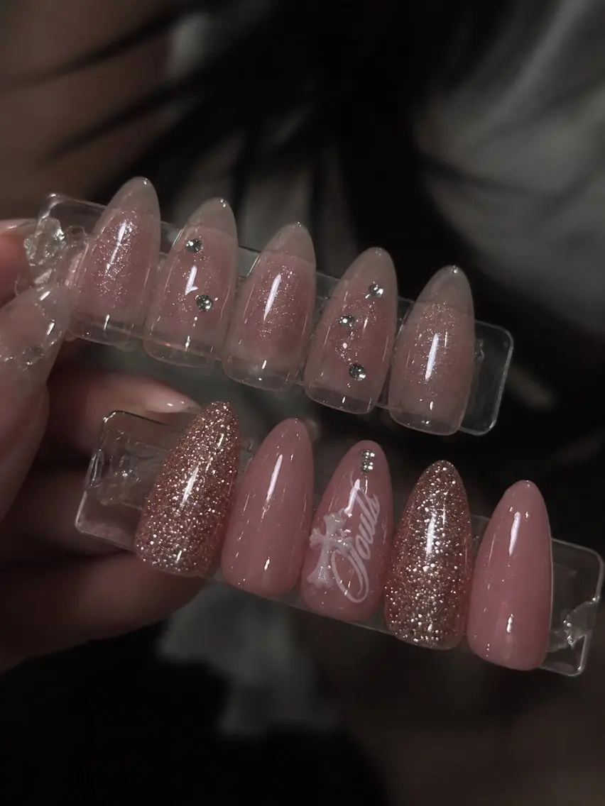 ネイル チークネイル Salon de Nailymoreのネイルデザイン