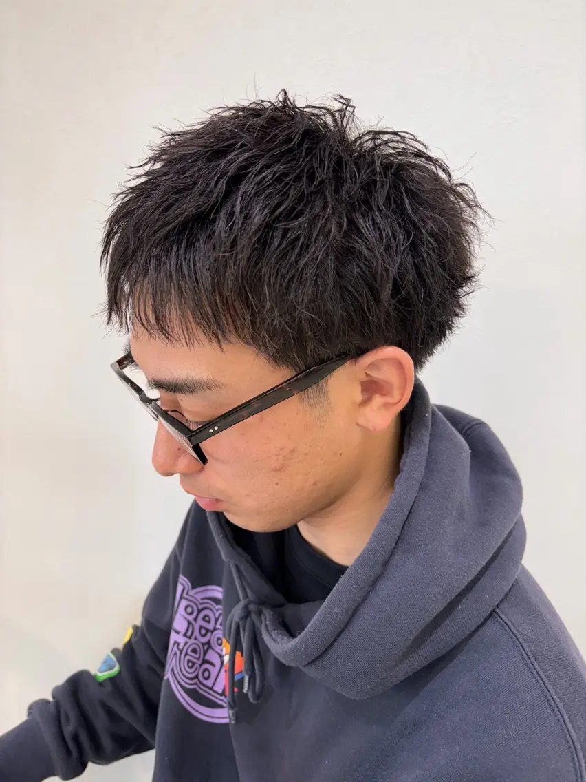 ショート メンズ ビジネス フェードカット マッシュ スキンフェード スパイキーショート カット ニュアンスパーマ/ フェザー/マッシュのヘアスタイル